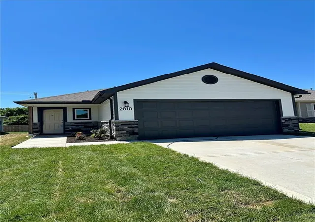 1st image of 2810 Woodfield Dr, Tonganoxie, KS 66086 | MLS# 2630979