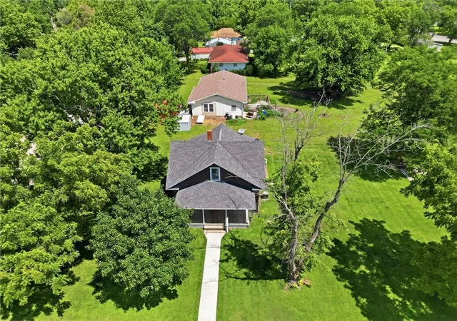 Homes for sale in Effingham, KS | 401 1st St, Effingham, KS 66023 | MLS# 2630981