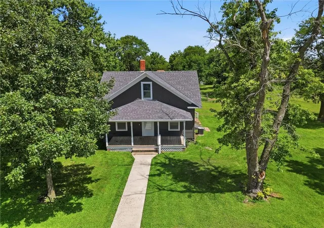 Homes for sale in Effingham, KS | 401 1St St, Effingham, KS 66023 | MLS# 2630981