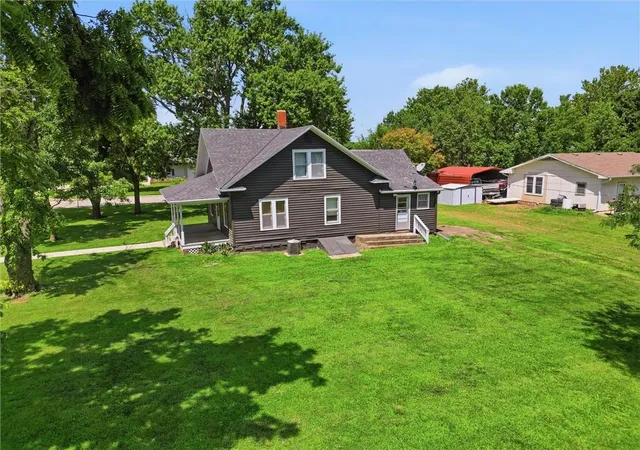 Homes for sale in Effingham, KS | 401 1St St, Effingham, KS 66023 | MLS# 2630981