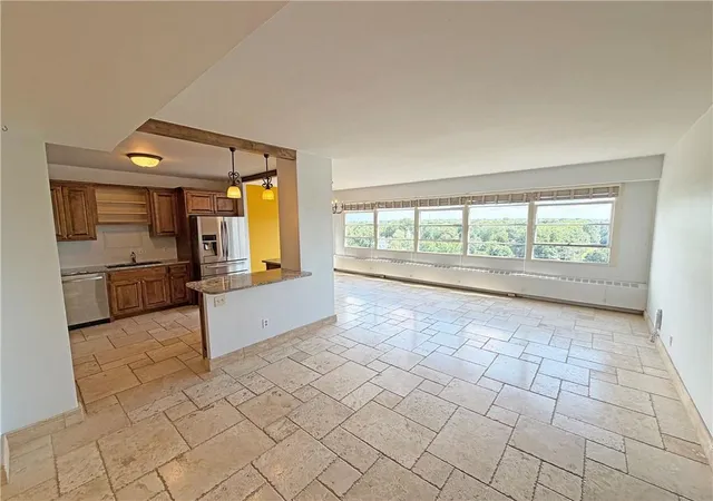 1st image of 333 W Meyer Blvd #1215, Kansas City, MO 64113 | MLS# 2630983