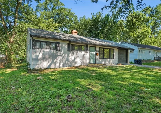 Photo 2 of Sale Pending at 11406 Oakland Ave, Kansas City, MO 64134 | MLS# 2630985 | Listing updated on 2026-07-21