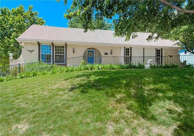Photo 2 of Sale Pending at 7600 N Park Ave, Kansas City, MO 64118 | MLS# 2630986 | Listing updated on 2026-08-03