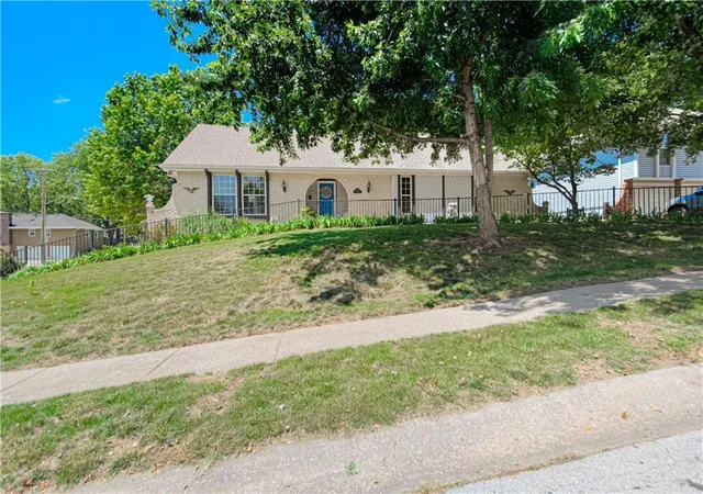 45th image of 7600 N Park Ave, Kansas City, MO 64118 | MLS# 2630986