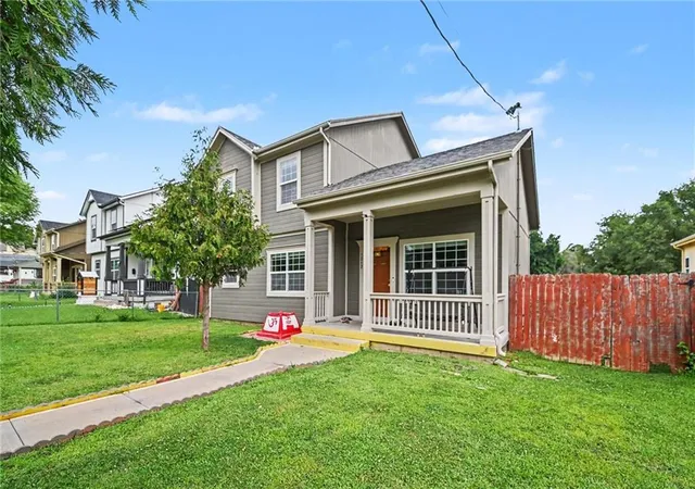 2nd image of 1210 Barnett Ave, Kansas City, KS 66102 | MLS# 2630987