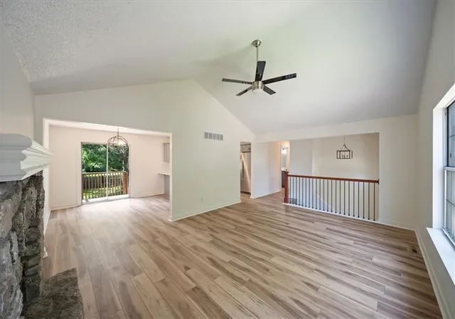 Photo 3 of Sale Pending at 318 Se Bent Tree Dr, Blue Springs, MO 64014 | MLS# 2630990 | Listing updated on 2026-09-08