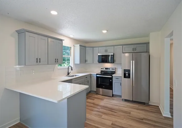 Photo 4 of Sale Pending at 318 SE Bent Tree Dr, Blue Springs, MO 64014 | MLS# 2630990 | Listing updated on 2026-09-08