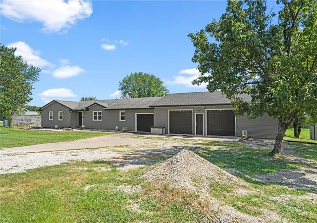 2nd image of 17739 Eisenhower Rd, Leavenworth, KS 66048 | MLS# 2631009