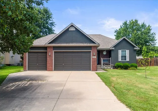 1st image of 1307 Se Scenic Ln, Blue Springs, MO 64014 | MLS# 2631014