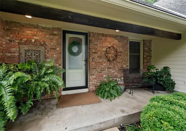 3rd image of 8262 W 117Th St, Overland Park, KS 66210 | MLS# 2631024