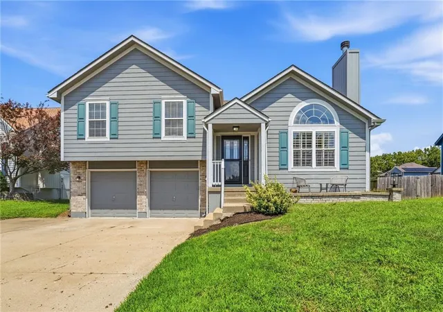Single family home for sale at 911 Wildwood Dr, Pleasant Hill, MO 64080 | MLS# 2631026