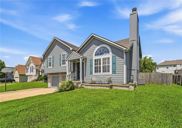 Photo 1 of Single family home for sale at 911 Wildwood Dr, Pleasant Hill, MO 64080 | MLS# 2631026 | Listing updated on 2026-08-16