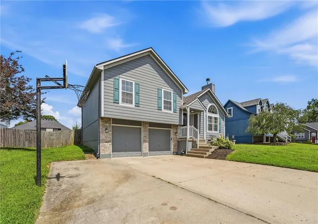Photo 2 of Single family home for sale at 911 Wildwood Dr, Pleasant Hill, MO 64080 | MLS# 2631026 | Listing updated on 2026-08-16