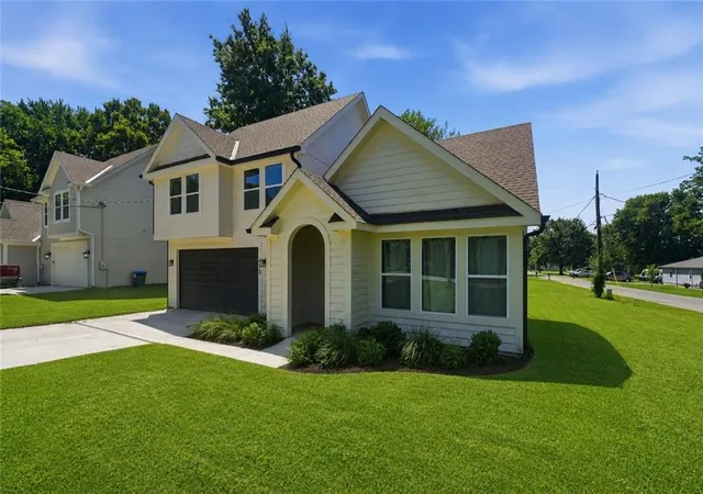 2nd image of 413 W Walnut St, Cleveland, MO 64734 | MLS# 2631032