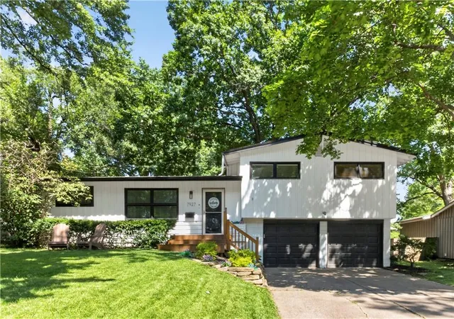 1st image of 7927 Windsor St, Prairie Village, KS 66208 | MLS# 2631034