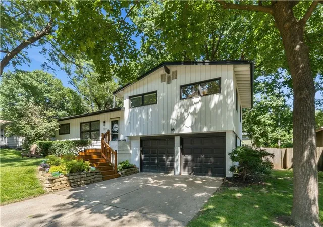 2nd image of 7927 Windsor St, Prairie Village, KS 66208 | MLS# 2631034