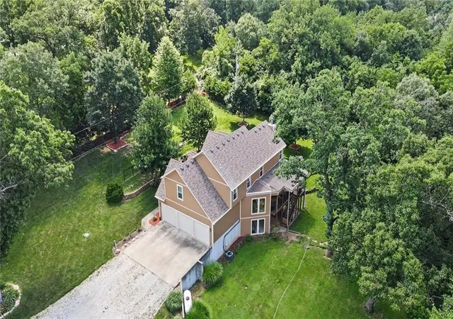 3rd image of 22165 171St St, Basehor, KS 66007 | MLS# 2631039