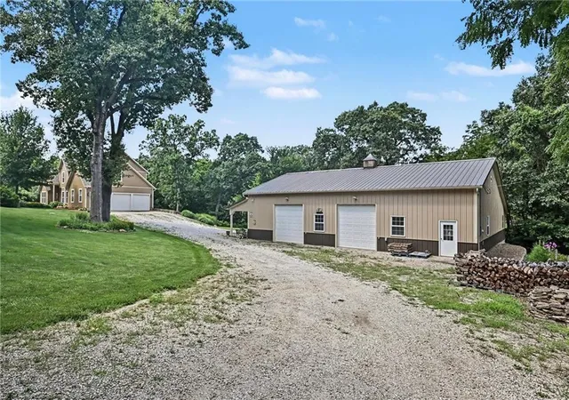 5th image of 22165 171St St, Basehor, KS 66007 | MLS# 2631039