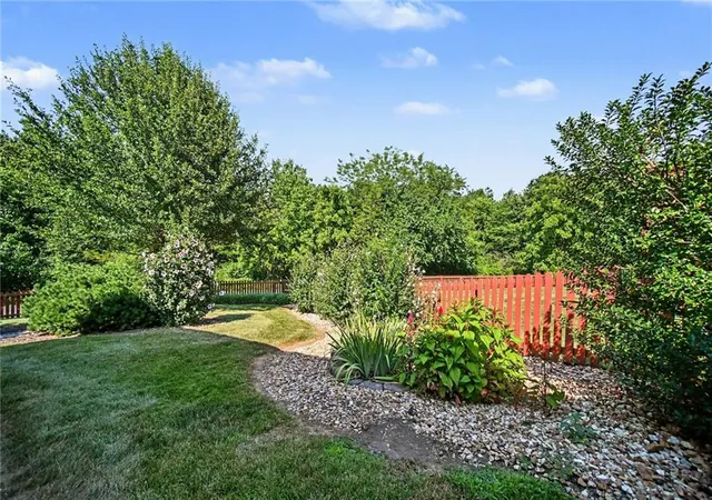1st image of 2004 Ne 196th Pl, Smithville, MO 64089 | MLS# 2631040