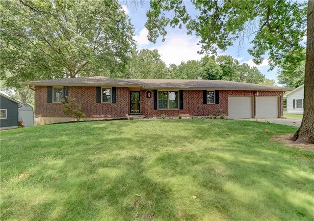 Photo 1 of Sale Pending at 2400 Nw 86th Terrace, Kansas City, MO 64154 | MLS# 2631045 | Listing updated on 2026-08-20