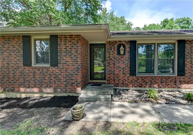 Photo 2 of Sale Pending at 2400 Nw 86th Terrace, Kansas City, MO 64154 | MLS# 2631045 | Listing updated on 2026-08-20