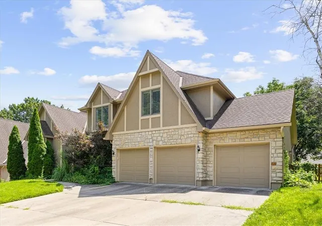 Photo 2 of Single family home for sale at 12309 E 63rd Terrace, Kansas City, MO 64133 | MLS# 2631046 | Listing updated on 2026-09-08