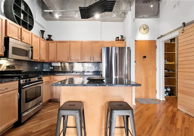 Listing Photo 5 - Condo for sale in building located at 2029 Grand Blvd, Kansas, MO 64108 - Unit #115