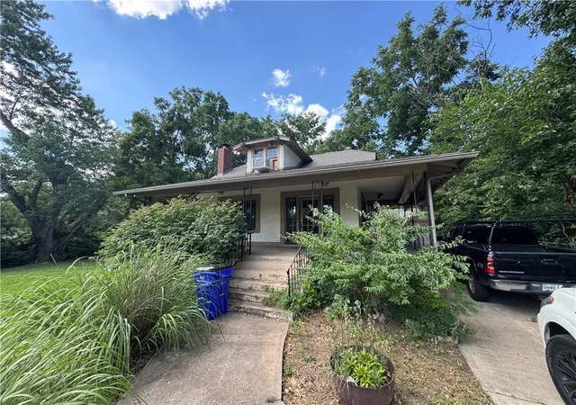 Homes for sale in Grandview, MO | 1812 E 135th St, Grandview, MO 64030 | MLS# 2631055
