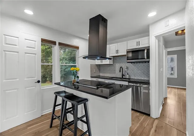 2nd image of 1400 E 76th Ter, Kansas City, MO 64131 | MLS# 2631057