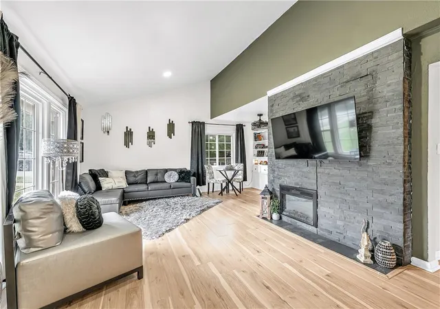 Photo 2 of Single family home for sale at 1400 E 76th Terrace, Kansas City, MO 64131 | MLS# 2631057 | Listing updated on 2026-09-30