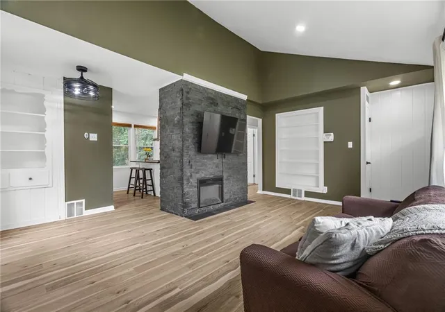 3rd image of 1400 E 76Th Ter, Kansas City, MO 64131 | MLS# 2631057