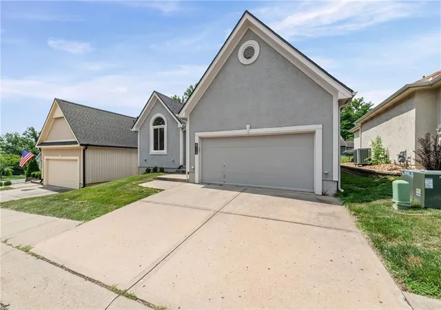 Photo 2 of Sale Pending at 4715 Nw 59th Court, Kansas City, MO 64151 | MLS# 2631061 | Listing updated on 2026-08-13