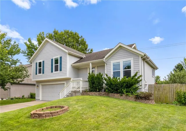 Photo 2 of Single family home for sale at 1045 E Pumpkin Ridge St, Gardner, KS 66030 | MLS# 2631064 | Listing updated on 2026-09-21