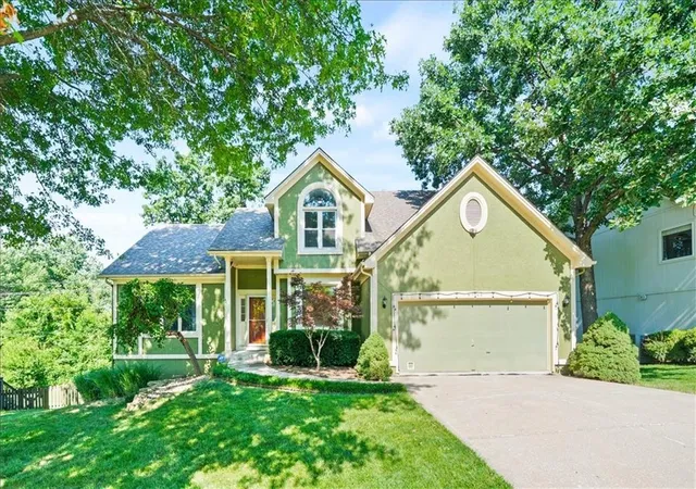 Photo 3 of Sale Pending at 4122 Kerrington Dr, Independence, MO 64055 | MLS# 2631073 | Listing updated on 2026-09-05