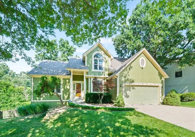 Photo 4 of Sale Pending at 4122 Kerrington Dr, Independence, MO 64055 | MLS# 2631073 | Listing updated on 2026-09-05