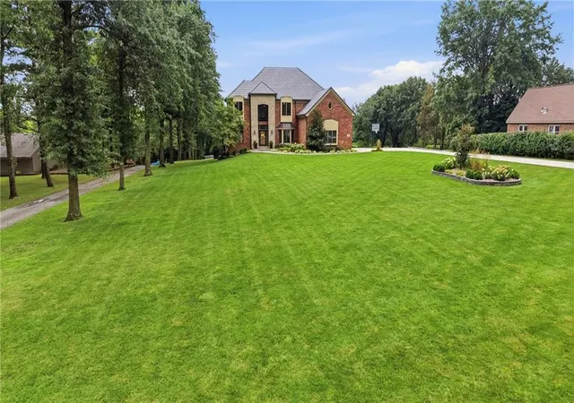 3rd image of 4402 Bittersweet Ln, Blue Springs, MO 64015 | MLS# 2631079