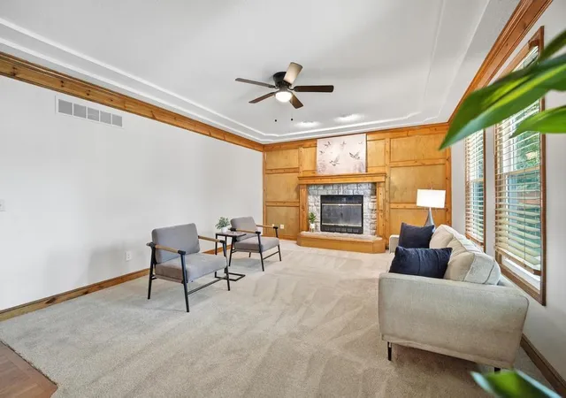 Photo 2 of Single family home for sale at 820 Ne Adams Dr, Lees Summit, MO 64086 | MLS# 2631083 | Listing updated on 2026-10-17