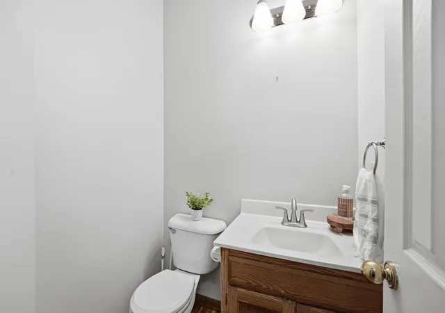 Photo 4 of Single family home for sale at 820 NE Adams Dr, Lees Summit, MO 64086 | MLS# 2631083 | Listing updated on 2026-09-05