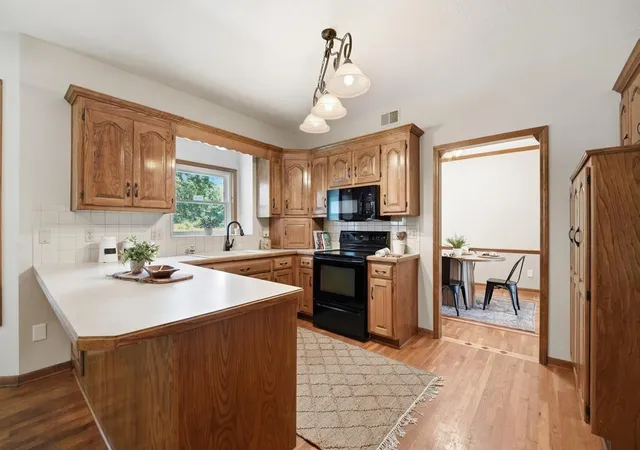 Photo 3 of Single family home for sale at 820 Ne Adams Dr, Lees Summit, MO 64086 | MLS# 2631083 | Listing updated on 2026-10-17