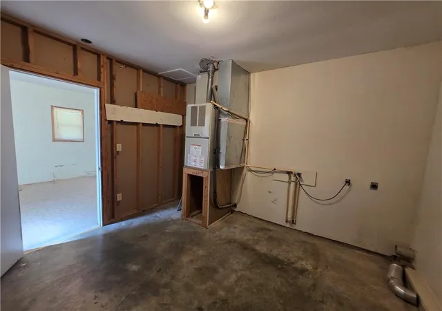 26th image of 307 W Carman Rd, El Dorado Springs, MO 64744 | MLS# 2631084