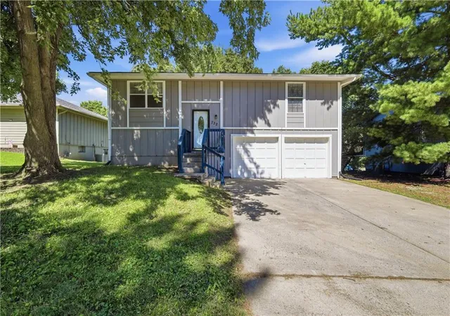 1st image of 732 N Mohican Dr, Independence, MO 64056 | MLS# 2631088
