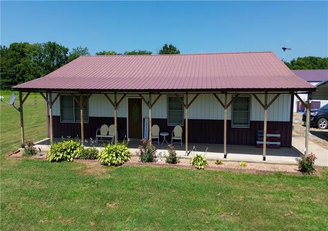 3rd image of 1581 100Th Rd, Urich, MO 64788 | MLS# 2631094