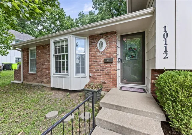 Homes for sale in Shawnee, KS | 10112 W 65Th St, Shawnee, KS 66203 | MLS# 2631096