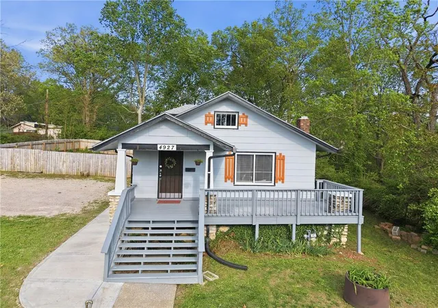 Photo 1 of Single family home for sale at 4927 Woodland Ave, Kansas City, MO 64110 | MLS# 2631099 | Listing updated on 2026-09-05