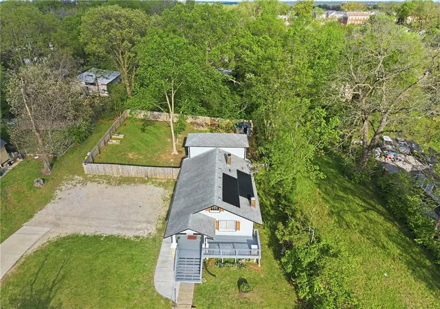 Photo 4 of Single family home for sale at 4927 Woodland Ave, Kansas City, MO 64110 | MLS# 2631099 | Listing updated on 2026-09-05