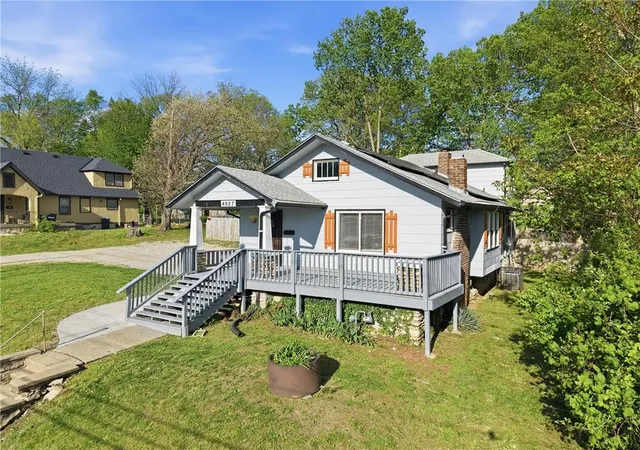 Photo 5 of Single family home for sale at 4927 Woodland Ave, Kansas City, MO 64110 | MLS# 2631099 | Listing updated on 2026-09-05