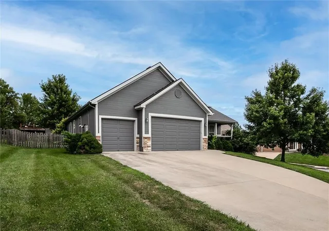 Photo 2 of Single family home for sale at 9119 N Garfield Ave, Kansas City, MO 64155 | MLS# 2631100 | Listing updated on 2026-08-13
