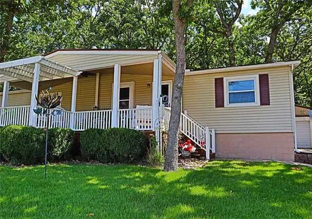 1st image of 558 Se 1291st Rd, Clinton, MO 64735 | MLS# 2631102