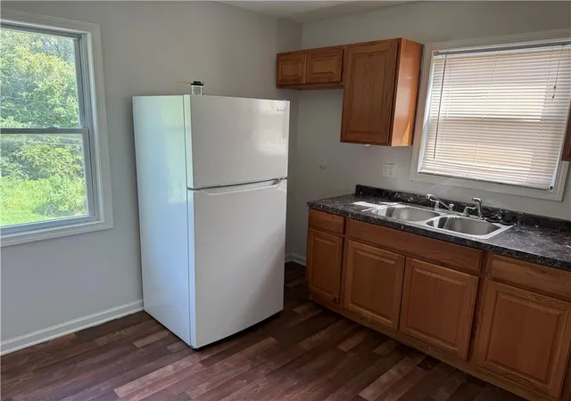 Listing Photo 4 - Condo for sale in building located at 3010 E 61st St, Kansas City, MO 64130