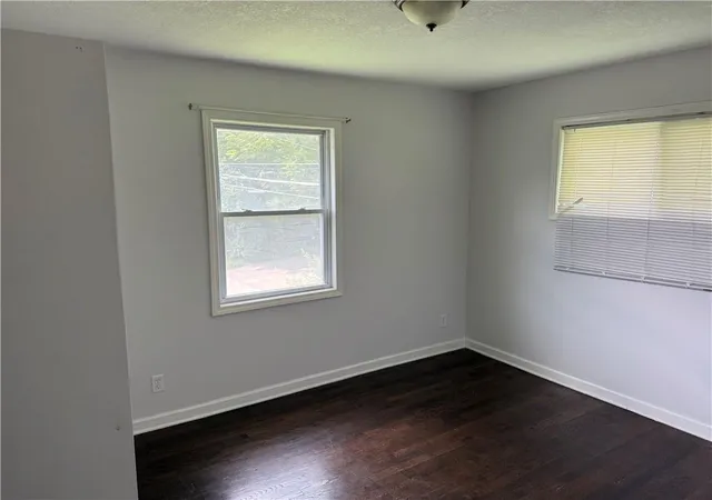 Listing Photo 5 - Condo for sale in building located at 3010 E 61st St, Kansas City, MO 64130